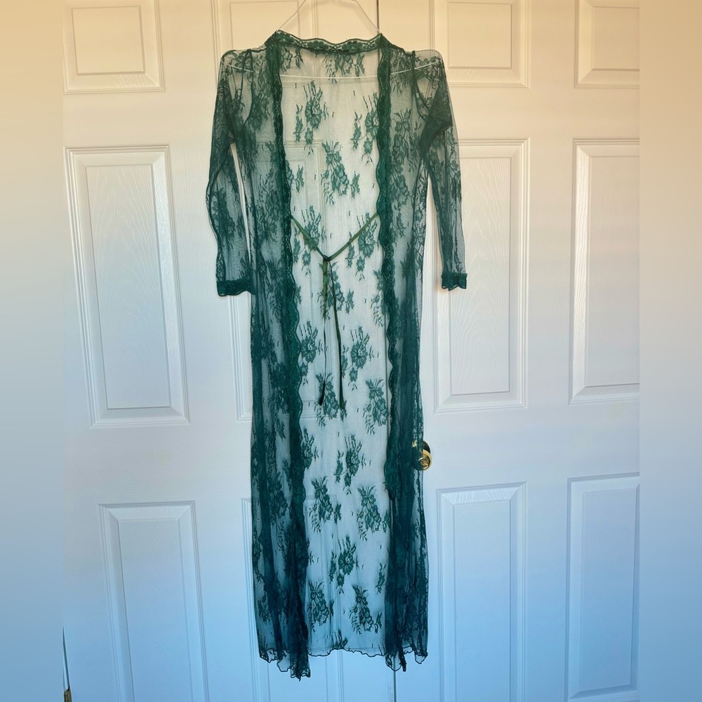 Green Lace Robe - Picture 3 of 4